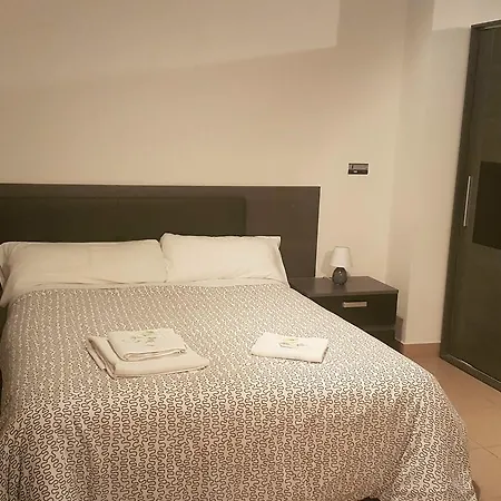 阿维尼达德尔索提约酒店 酒店 拉拉斯特里拉