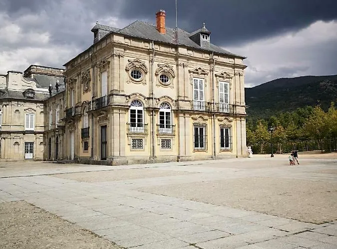 Avenida Del Sotillo Hotel 2*